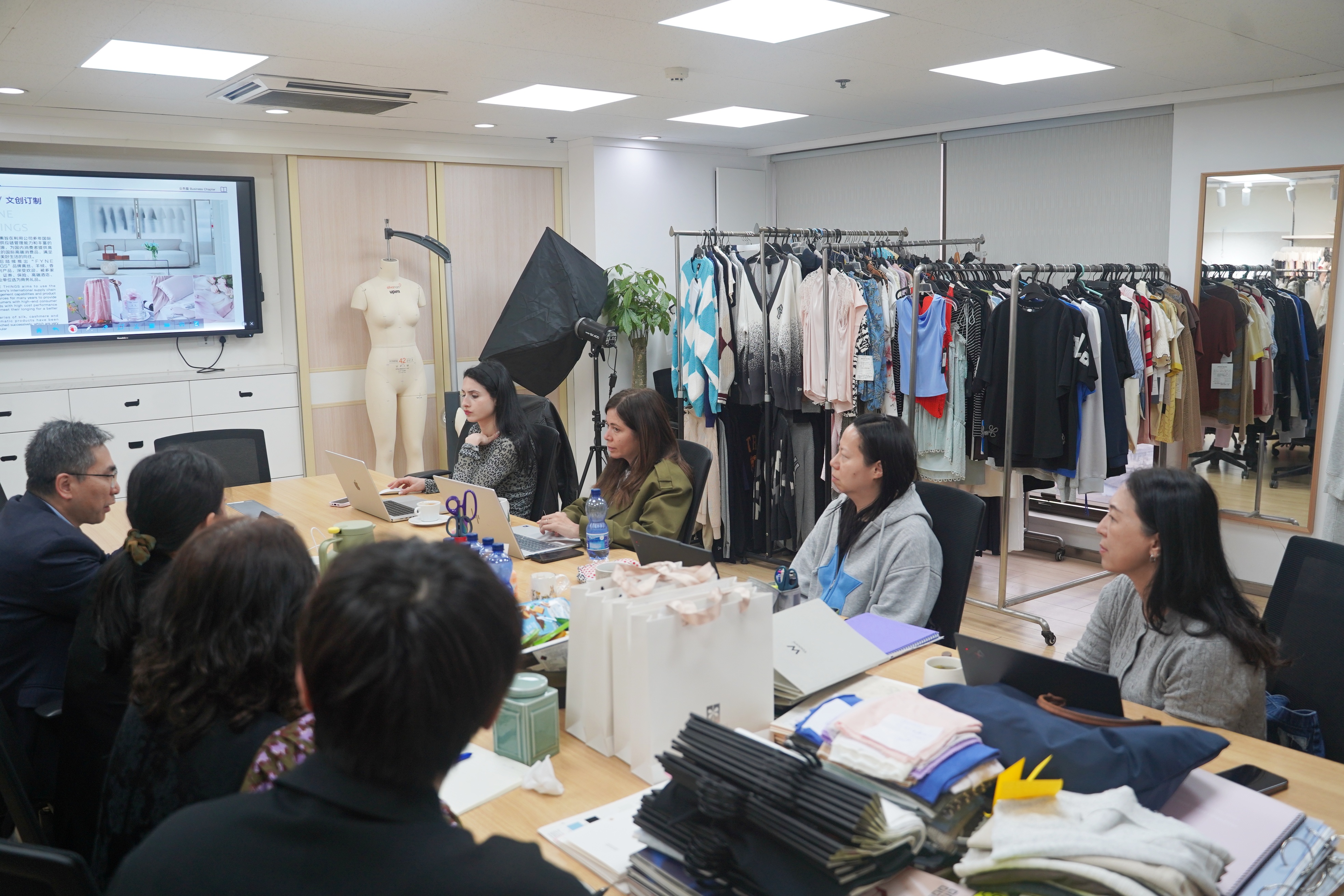 OVS Italian Delegation Visits HHA for Cooperation and R&D Exchanges